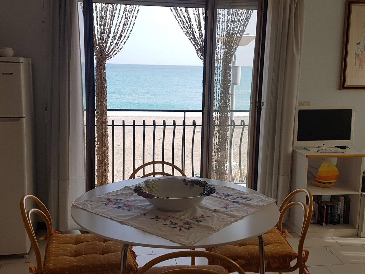 Appartamento Casa del Sole Letojanni Esterno foto